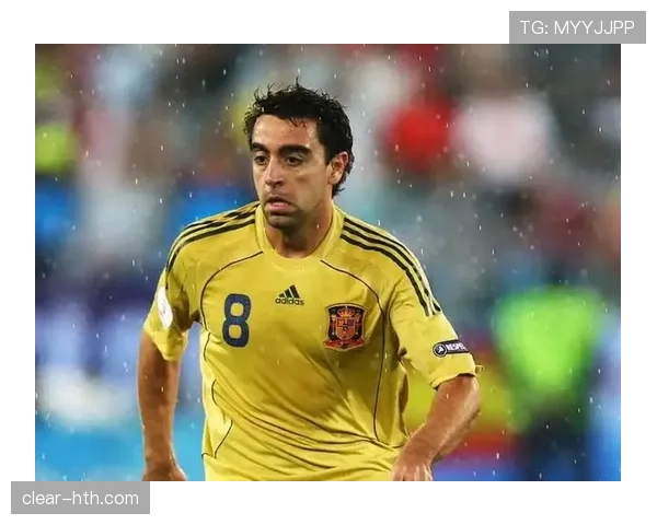 足球新星的成长故事持续受到关注，展现出草根到顶峰的奋斗历程。