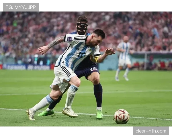 梅西 vs 托雷斯:进攻效率与战术角色差异 梅西 vs 托雷斯:进攻效率与战术角色差异